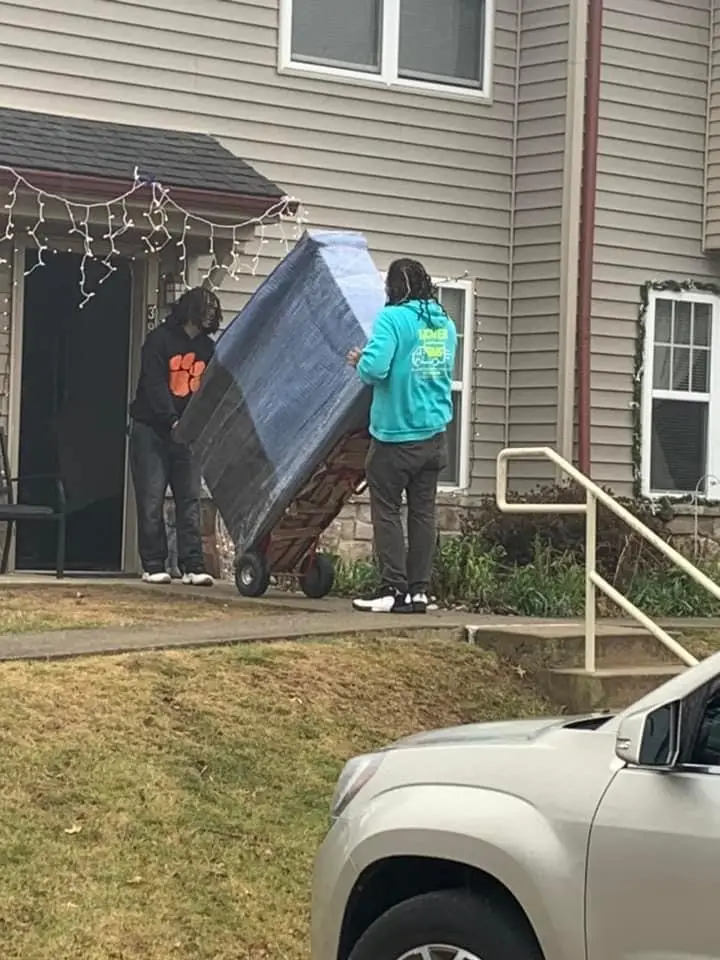 Reliance Moving Solutions - Trained Moving Crew